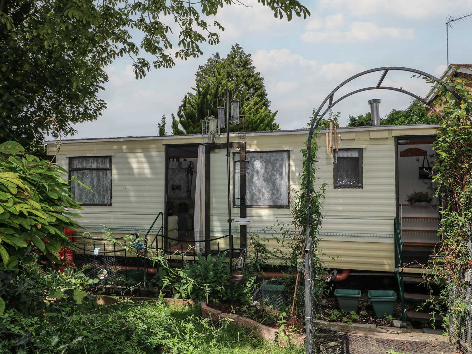 sc_1782125366_1205899_1 10 Cater Gardens - Image 1